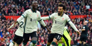 Liverpool para por encima del Manchester United