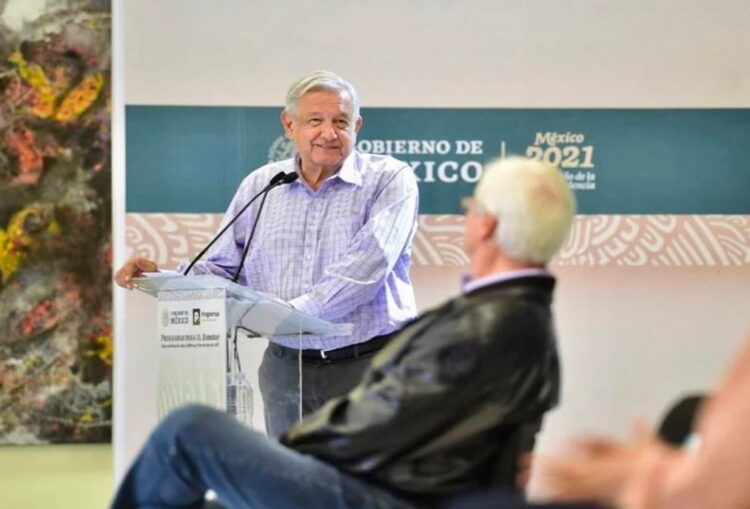 México de los pocos paises que estan saliendo de la pandemia sin deuda: AMLO