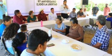 Ratifican ejidatarios voto de confianza al alcalde Lalo Gattás