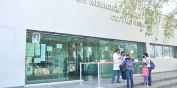 Enfermos crónicos se quedan sin medicamentos del ISSSTE