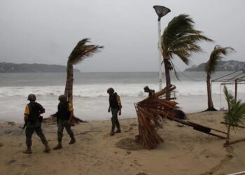 Alertan autoridades mexicanas huracán en costas del Pacífico