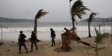 Alertan autoridades mexicanas huracán en costas del Pacífico