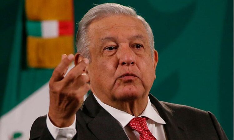 Lopez Obrador felicita a Canelo Álvarez y a Checo Pérez en la mañanera