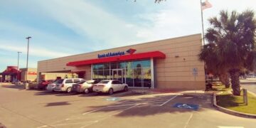 Precio del dolar frena a consmidores mexicanos en Texas