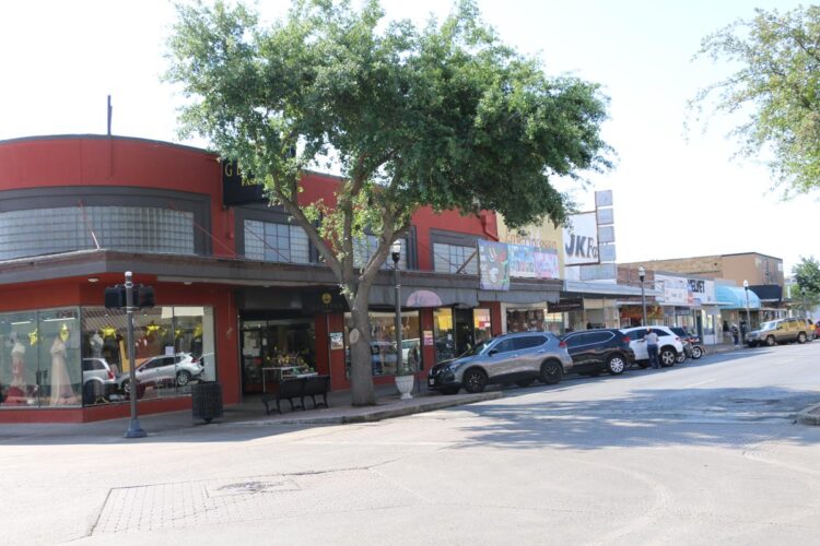 Se encarece dólar en la frontera supera los 22 pesos por unidad