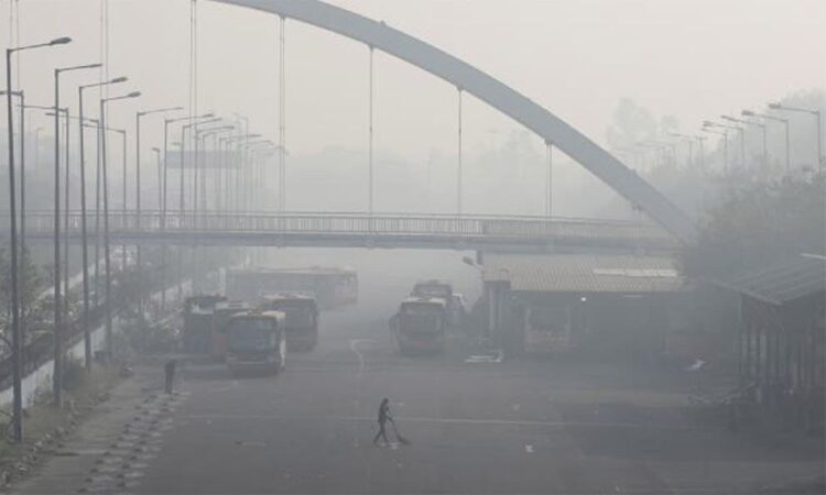 Escuelas en Nueva Delhi cierran por alta contaminación