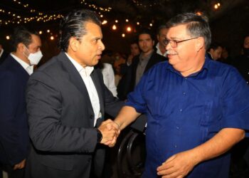 Toma protesta alcalde Lalo Gattás a directiva de CANIRAC Victoria.