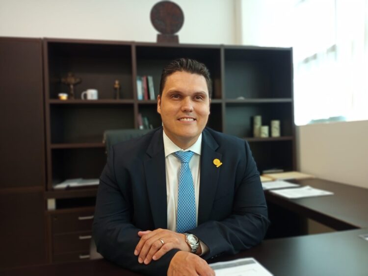 Promueve diputado cruces de México a EU