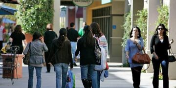 Esperan buenas ventas comercios de McAllen por arribo de mexicanos