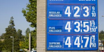 Biden ordena investigar si se dio incremento “ilegal” en precios de la gasolina