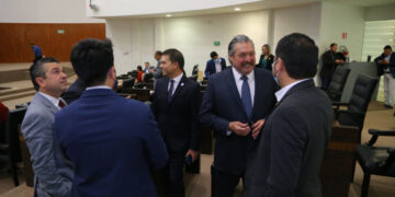 Aprueban gasto 2022 y mantienen fuera cobro reemplacamiento