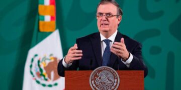 Compañías de armas financian videojuegos, acusa Ebrard