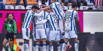 Los Tuzos vencen a las Chivas y se mantienen en la parte alta de la tabla