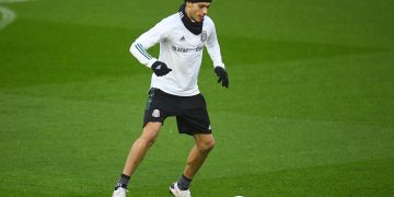 Tata Martino guaradara a Raul Jimenez ante Jamaica