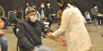 Vacunan a maestros de Tamaulipas con Moderna