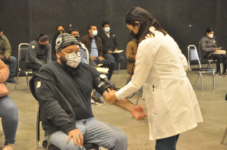 Vacunan a maestros de Tamaulipas con Moderna