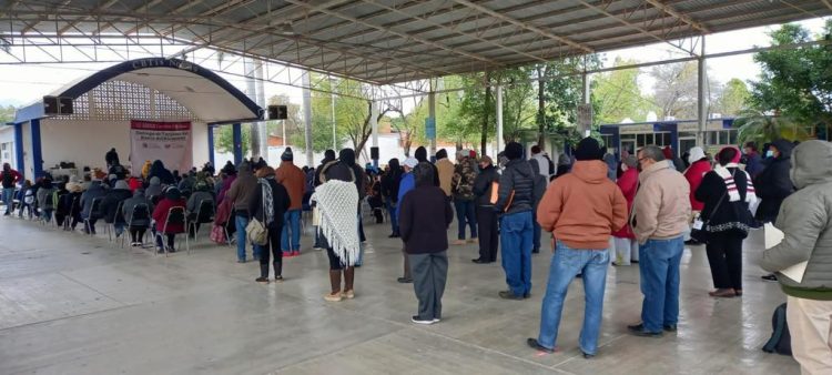 Apoya Municipio en la entrega de tarjetas 65 y Más.