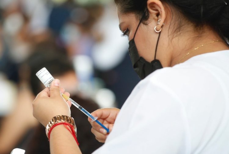 Vacunarán a menores 5-14 años sin necesidad de Visa