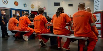 Suspenden visitas a cárceles en Texas para evitar contagios por Ómicron