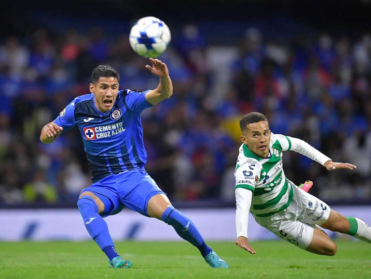 Triunfo del Santos Laguna no le alcanza para salir del fondo