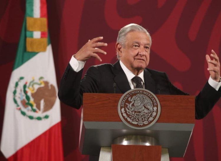 ‘Destapa’ AMLO a candidatos presidenciales opositores