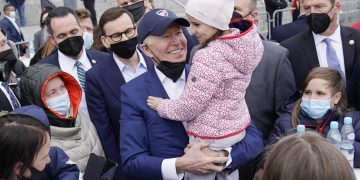 Biden llama «carnicero» a Putin en encuentro con refugiados ucranios