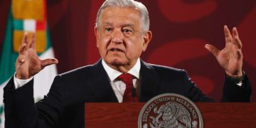 AMLO firma iniciativa para nacionalizar el litio