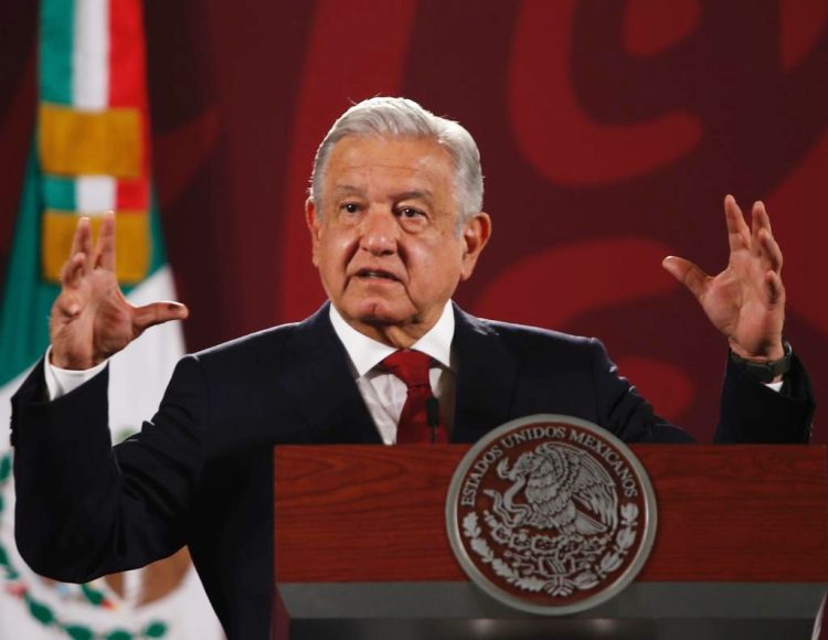 AMLO firma iniciativa para nacionalizar el litio