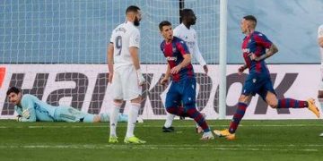 Real Madrid golea a un Levante descendido