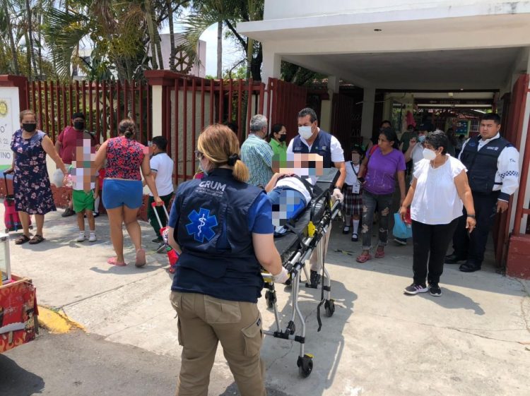 Niño es atropellado al salir de la escuela