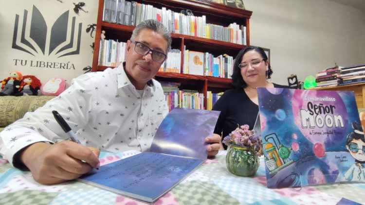 El escritor Enrique Jonguitud presentó al Señor Moon en Tu Librería