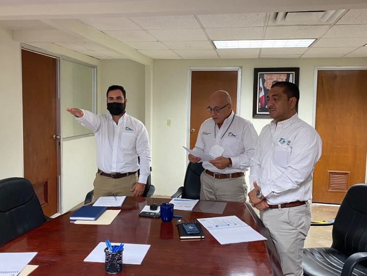 Toma protesta José Santiago Garnier como nuevo director del ITAVU