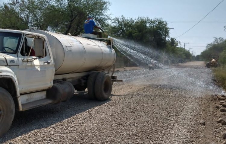 Cumple Lalo Gattás su palabra con sector rural.