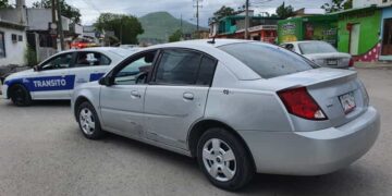 Vehículo se impacta con motociclista en la América de Juárez
