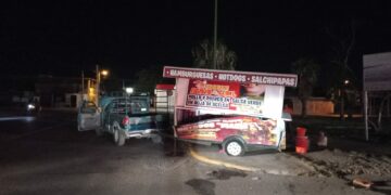 Impacta a carretón de hamburguesas en Bulevar Fidel Velázquez