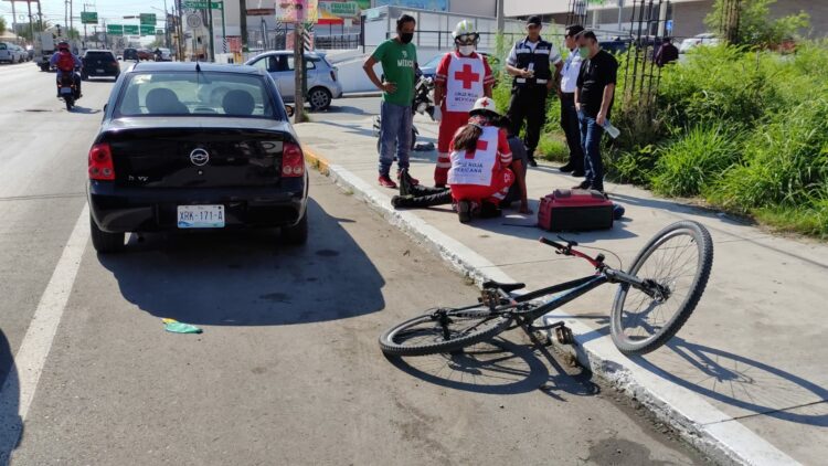 Arroyan menor a bordo de su bicicleta en el 10 Carrera