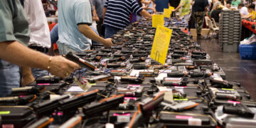 Senado de EU busca aprobar un proyecto de ley de control de armas