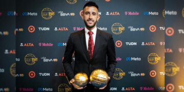 Camilo Vargas gana Balón de Oro al Mejor Jugador del Año de la Liga MX
