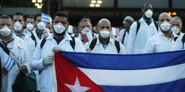 Anuncia AMLO llegada de 500 médicos cubanos