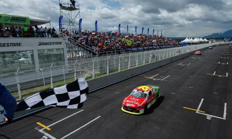 Daniel Suárez primer mexicano en ganar Nascar