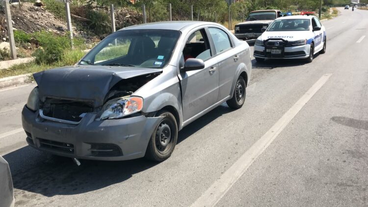 Falla mecánica provoca choque por alcance en blvd Praxedis Balboa