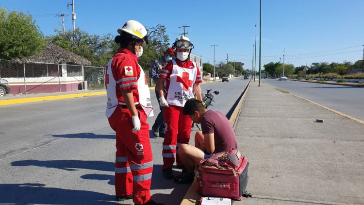 Joven cae de su moto por exceso de velocidad