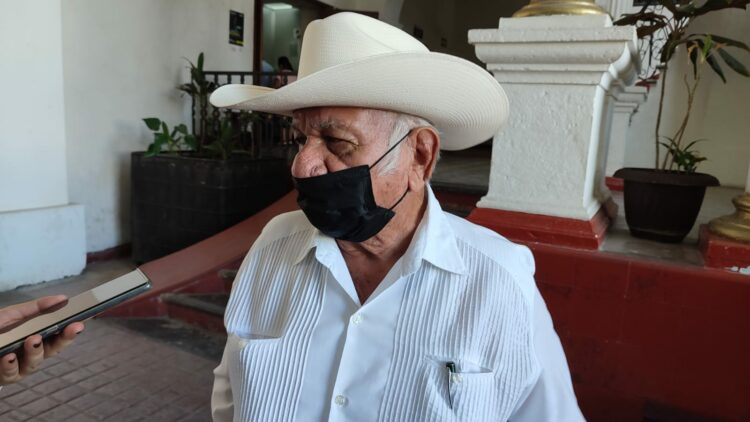 Pensionados temen acudir al IMSS por brote de Covid-19