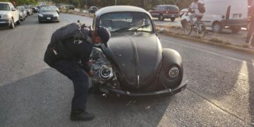 Choca bocho en la de Berriozábal, le dejan INE como garantía