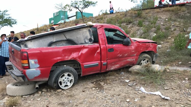 Se voltean albañiles en estado de ebriedad