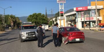 Lo chocan en la calzada por darse vuelta en U