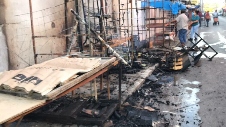 Se incendian 9 puestos ambulantes del centro de Ciudad Victoria