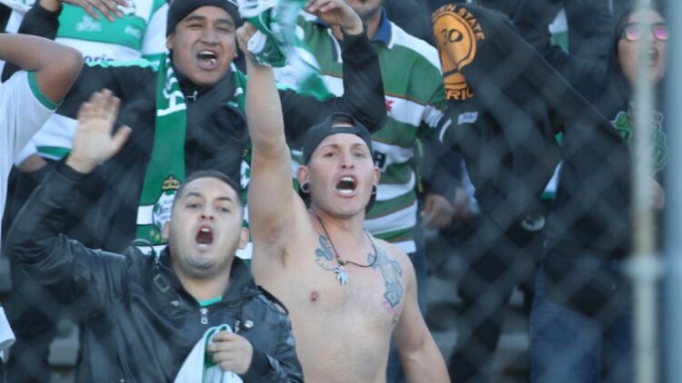 «Tenemos agua y ustedes no», porra del Santos se burlan de Rayados