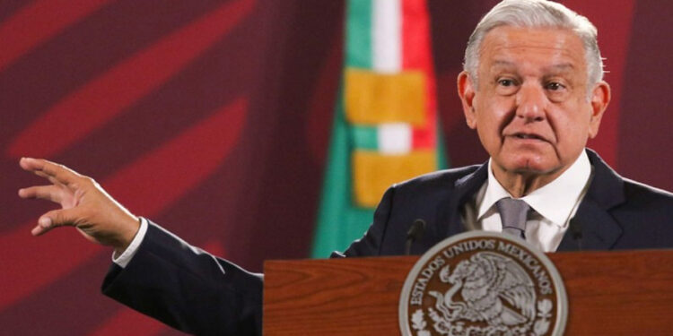 AMLO balconeará ‘sueldazos’ de consejeros del INE