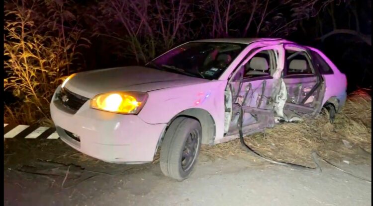 Empleada de la Kemet choca contra luminaria